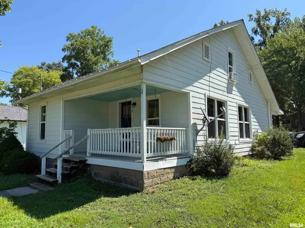 211 Chestnut St, Cambria, IL 62915