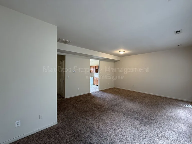 11009 Bevin Dr — Photo 2