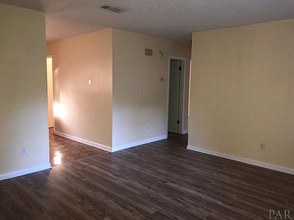 3rd image of 5085 Yacht Harbor Cir
