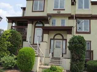216 Michael Ct, Woodbridge, NJ 07095