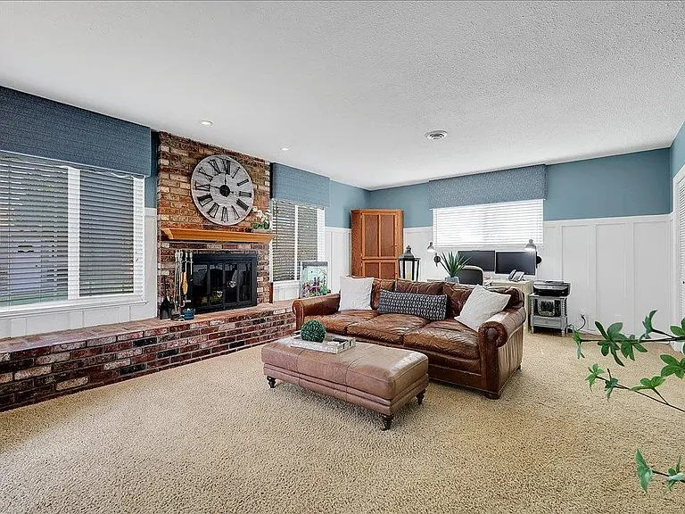 37052A Poplar St — Photo 9