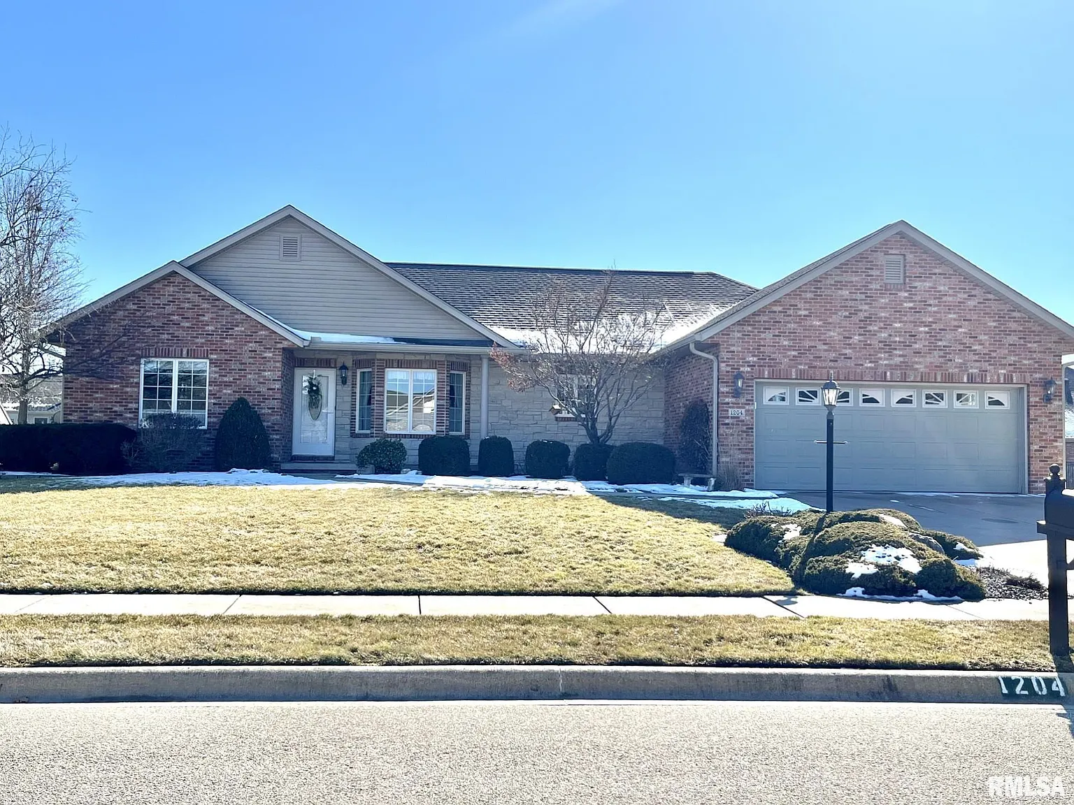 1204 Waterford Dr photo 1