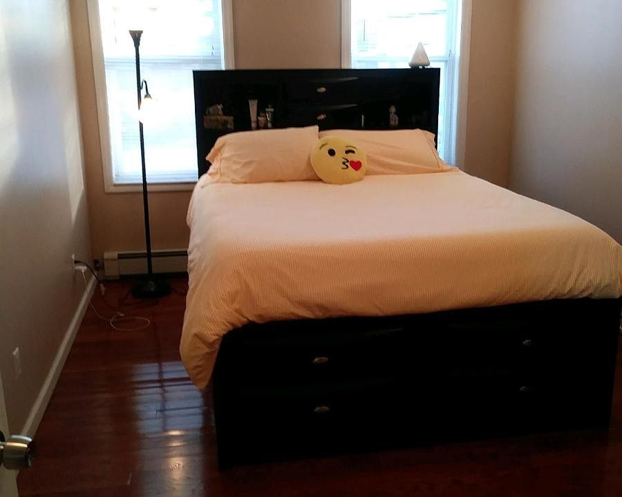 1 bedroom walk in closet