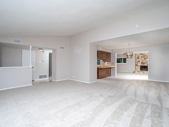 5th image of 1910 E Edgemont Dr