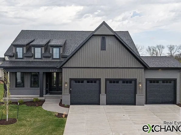 5278 Eastbourne Ave, Bettendorf, IA 52722