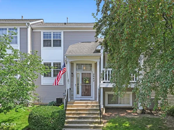 2942 Shelly Ln, Aurora, IL 60504