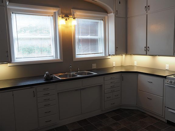 3rd image of 90 N Winooski Ave #3