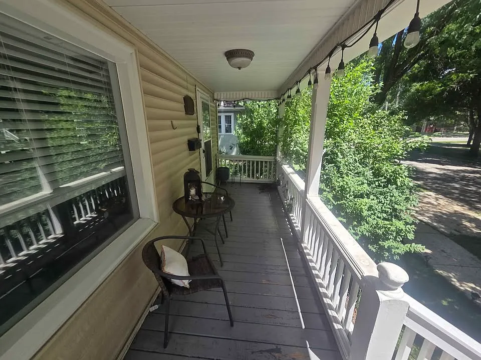 3 bed, 1.5 bath, 1400 sqft, $3,395 — Photo 3