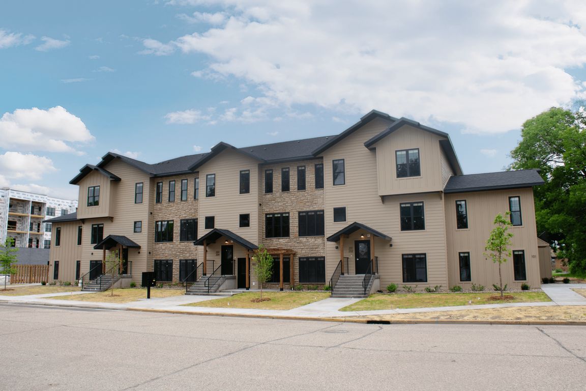 Archway Residences Townhomes Exterior