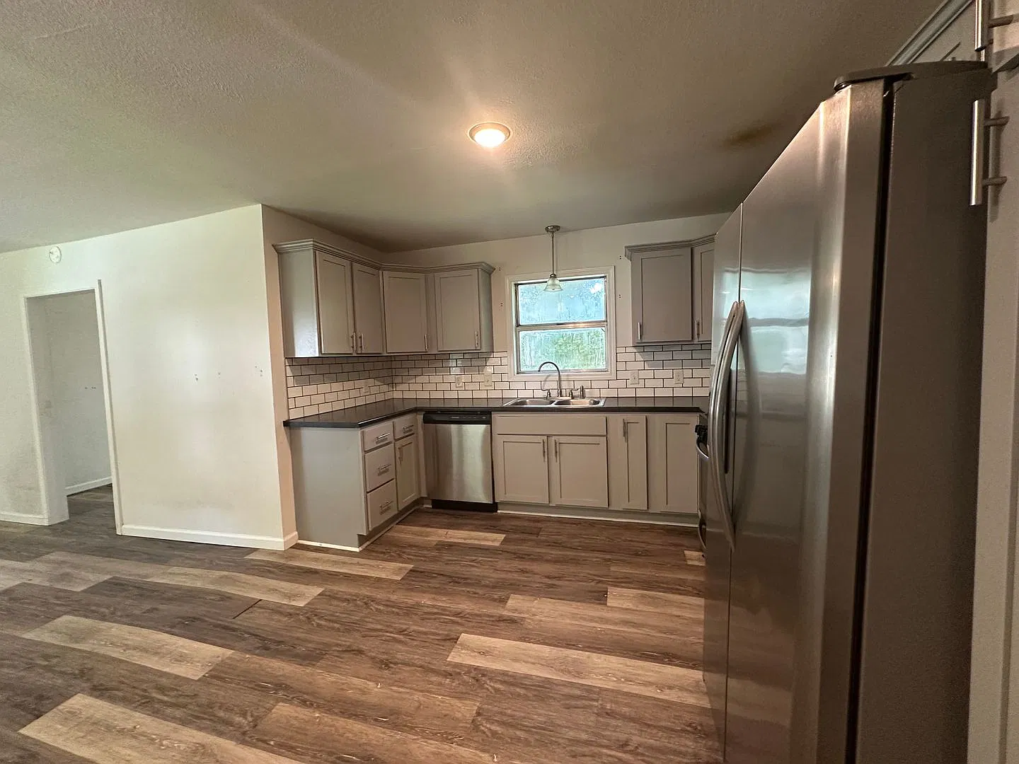 Welcome to your dream home in the heart of Russellville, AR. — Photo 3
