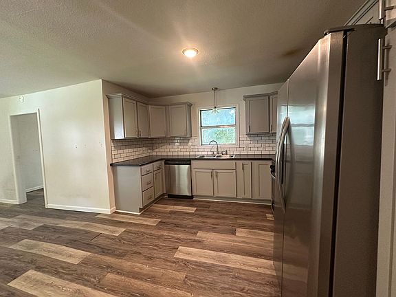 3rd image of 2910 W 2nd Dr