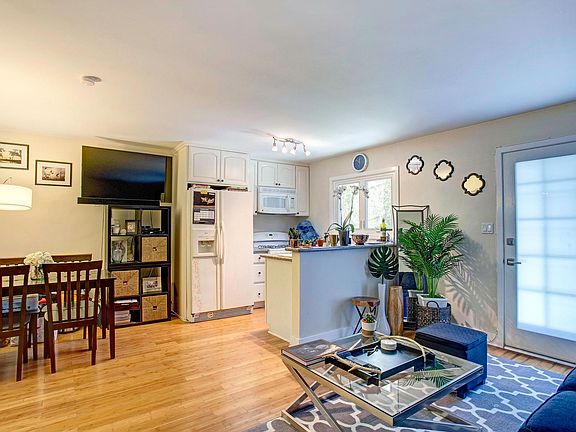 5th image of 3104 Highland Ave #B
