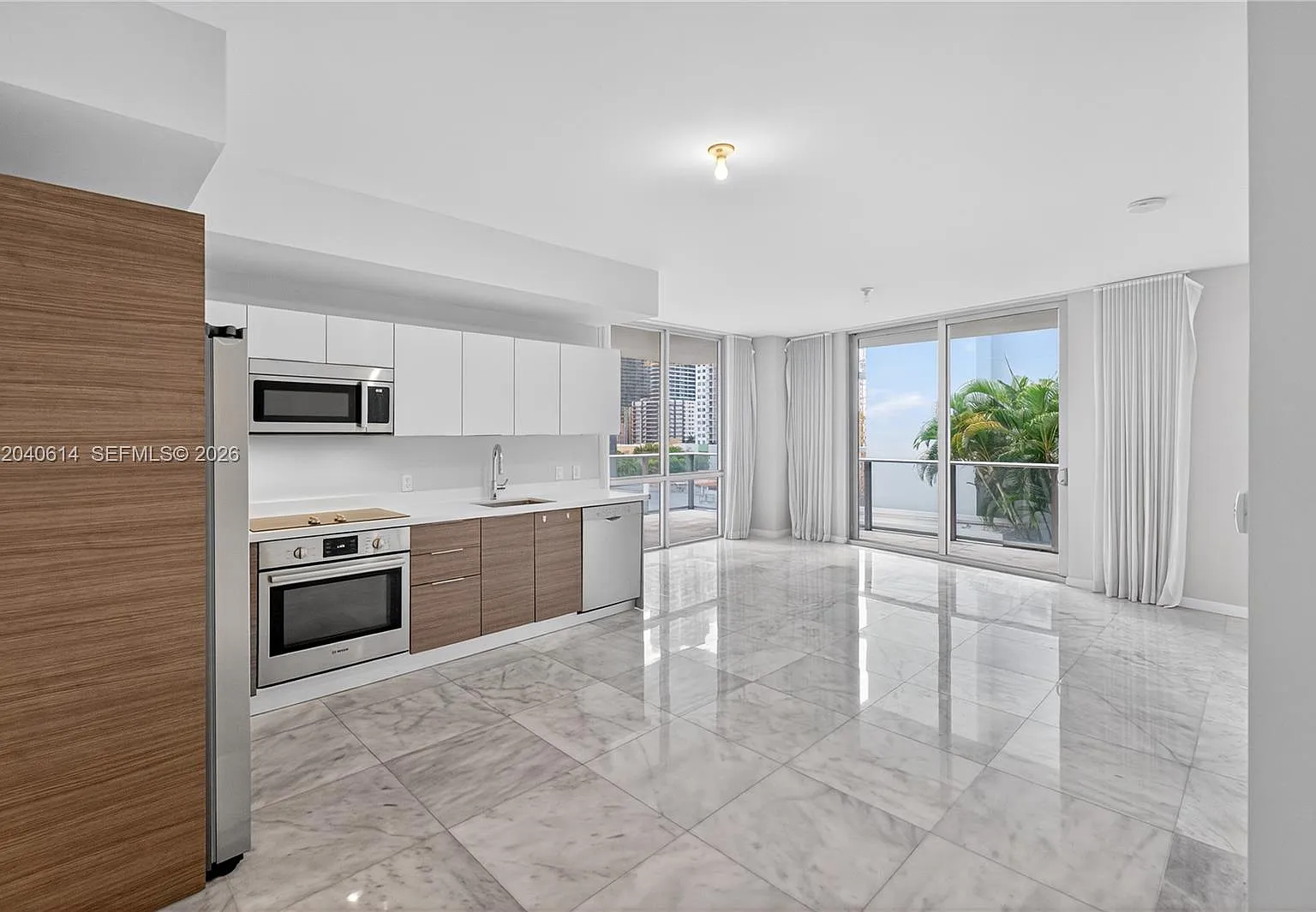 Brickell Ten Condo — Photo 1