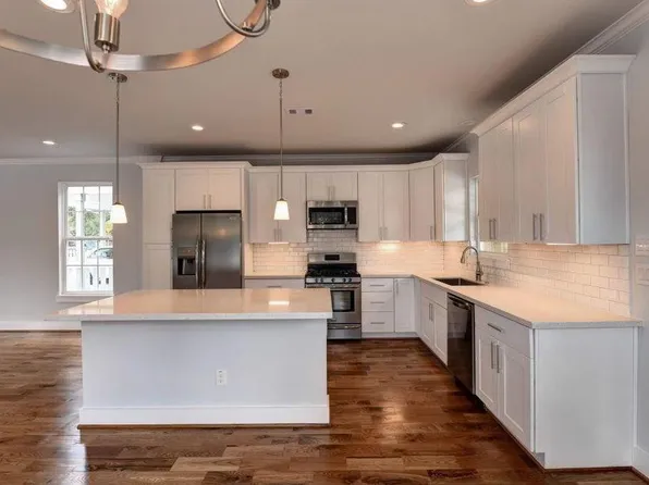 765 E 33rd St, Houston, TX 77022