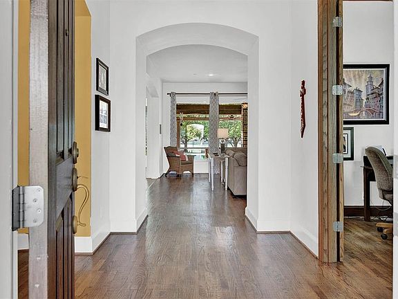 4th image of 5305 Englenook Dr