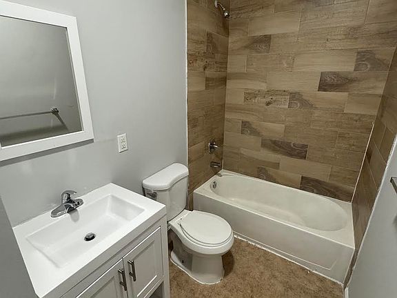 3rd image of 117 Redwood Ave