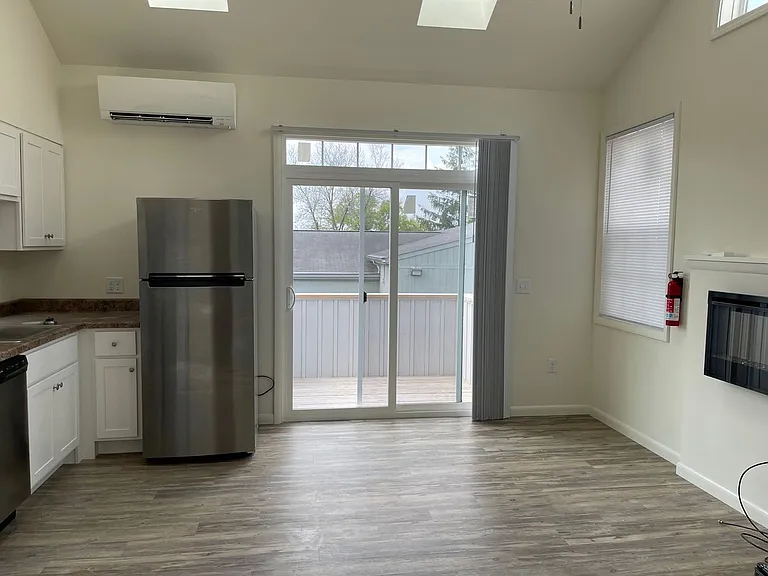 University Park Apartments near Cornell University — Photo 582