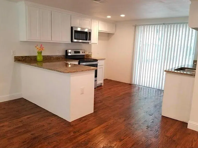 1027 E Union Bower Rd — Photo 9