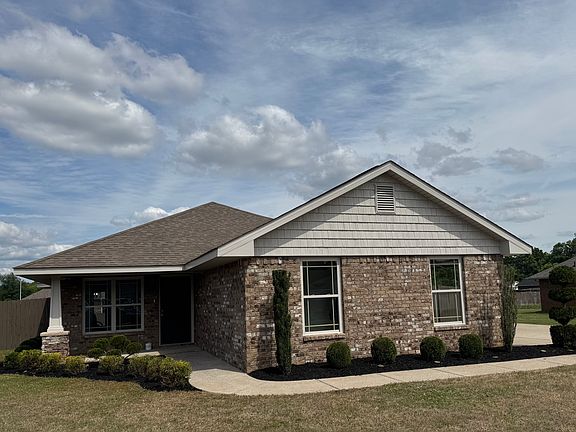 2nd image of 131 Brookslanding Dr