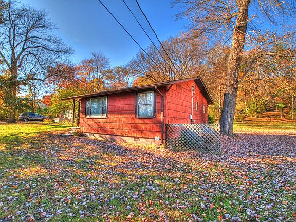 3rd image of 3403 NE Valley View Dr