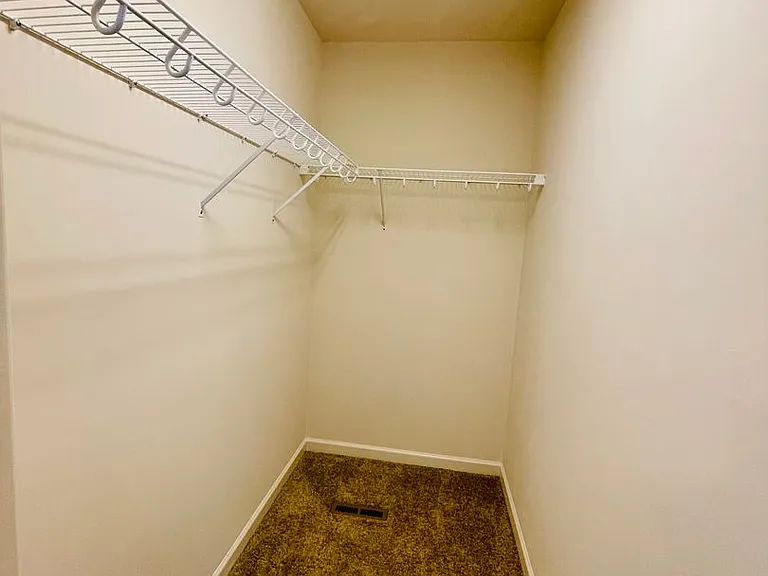 1023 Wellington Dr — Photo 8