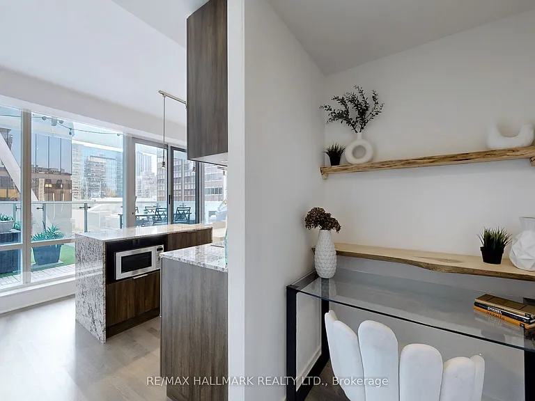 1 Bloor St E #520 — Photo 16