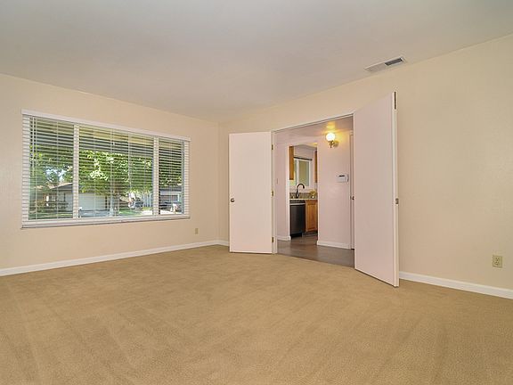 5th image of 7 Glenville Cir