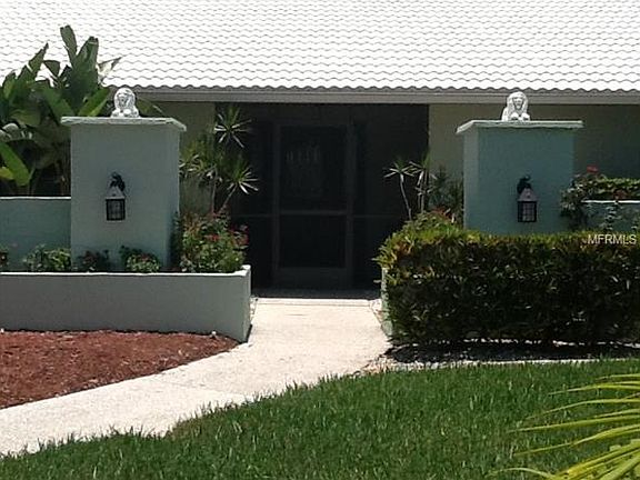 2nd image of 983 N Doral Ln