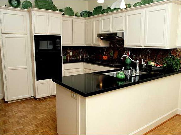 Kitchen/breakfast nook upstairs