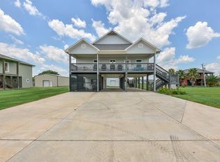 1581 W Bayshore Dr, Palacios, TX 77465