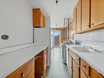 Sold by Thomas Lipovetsky, LREB