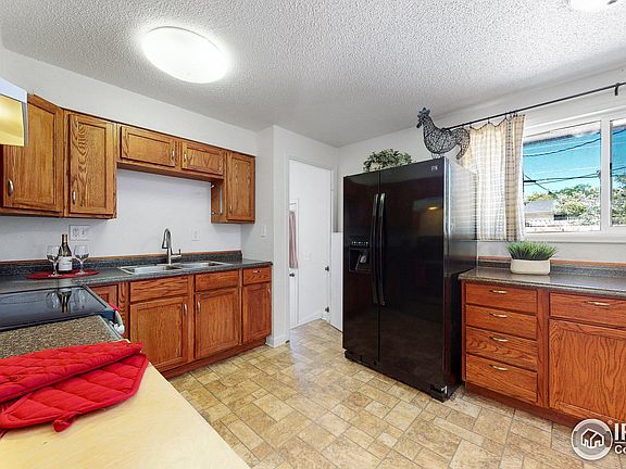 2nd image of 3029 Lakeside Dr