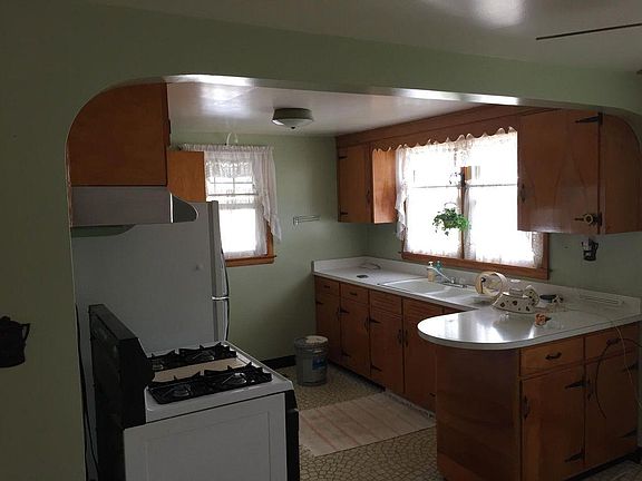 5th image of 933 Headley St