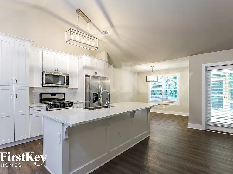 7110 Lawson Dr — Photo 5