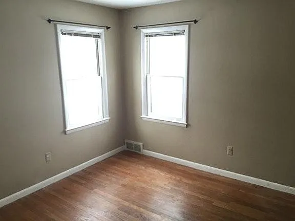 826 Leroy St — Photo 3
