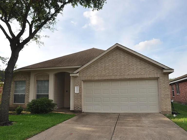 19118 Mossy Hedge Ln — Photo 1