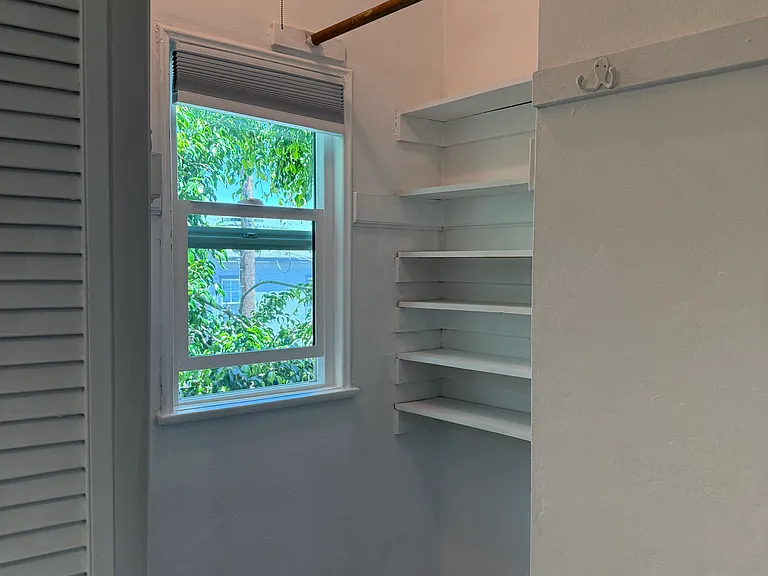 208 N La Peer Dr #7 — Photo 19