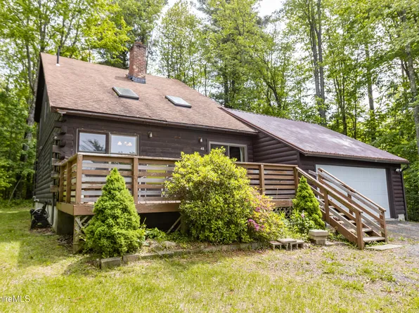 48 Canterbury Ln, Hinsdale, MA 01235