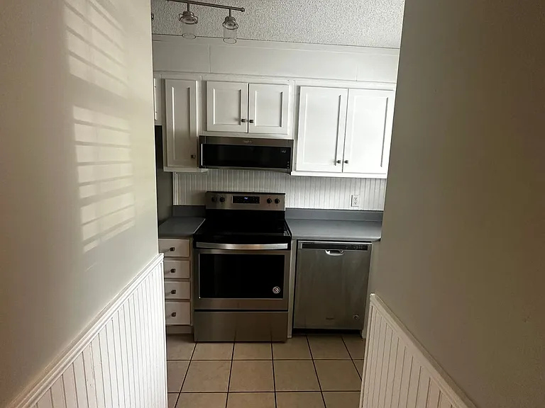 Center Town Condominiums — Photo 11