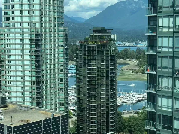 1200 Georgia St W #2202, Vancouver, BC V6E 4R2