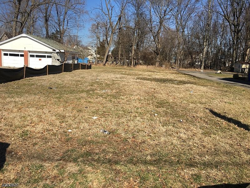 2nd image of 16 Amity St