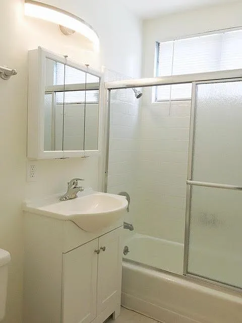 Bathroom (full)