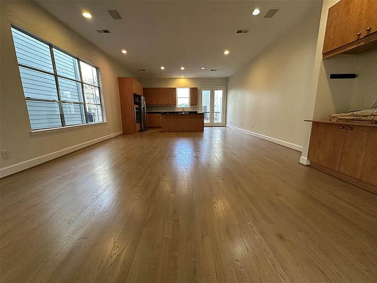 2713 Crawford St — Photo 6