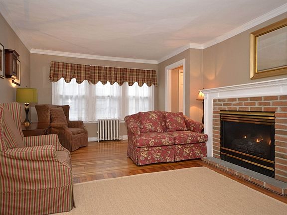 2nd image of 62 Carlton Ter
