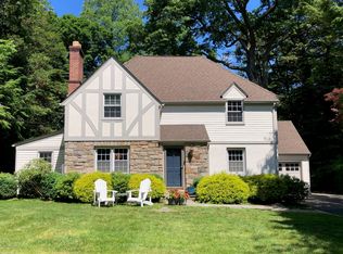 22 Crescent Rd, Riverside, CT 06878