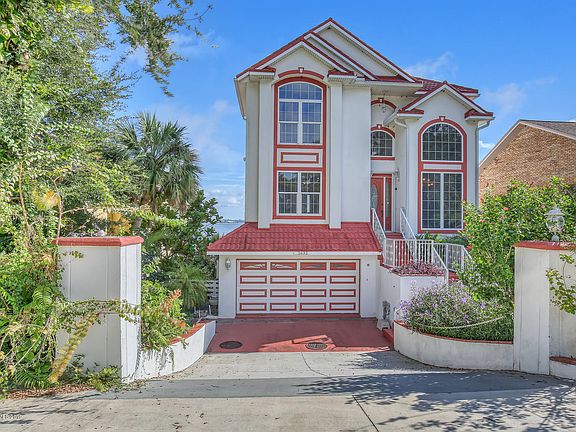 3rd image of 2632 N Indian River Dr
