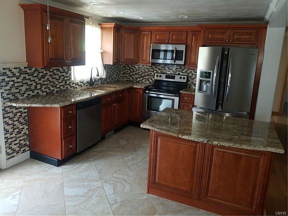 4th image of 686 Hazelwood Ave
