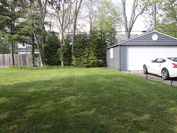 3rd image of 316 Hillcrest Ave #A