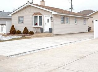 5744 W 88th St, Oak Lawn, IL 60453