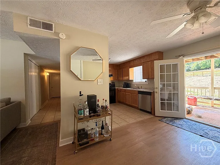 102 Welch Pl — Photo 4